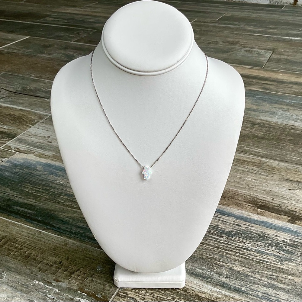 Elegant Silver Pendant Necklace